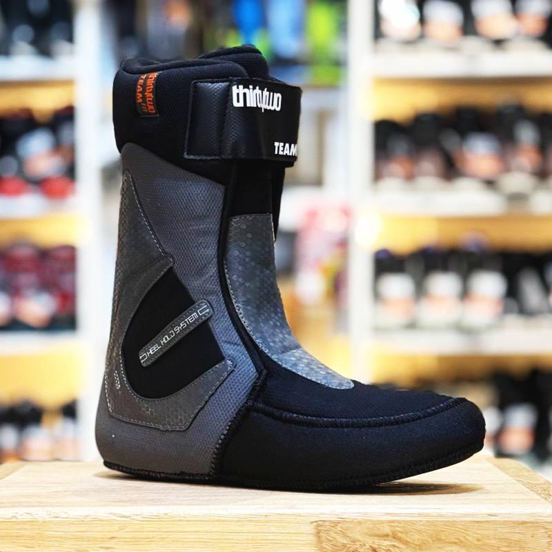 メンズ スノーボードブーツ 25-26 THIRTYTWO LASHED FAVA カラー:BLACK