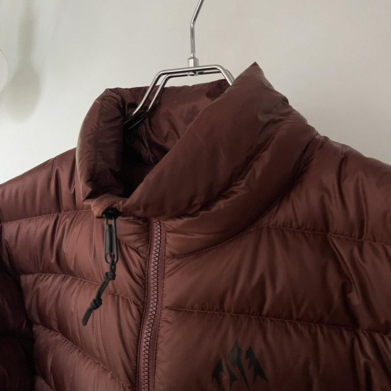 【OUTLET】22-23 JONES RE-UP DOWN PUFFY JKT VULCAN RED Lサイズ メンズ スノーボード スノボウェア ジャケット 型落ちの画像