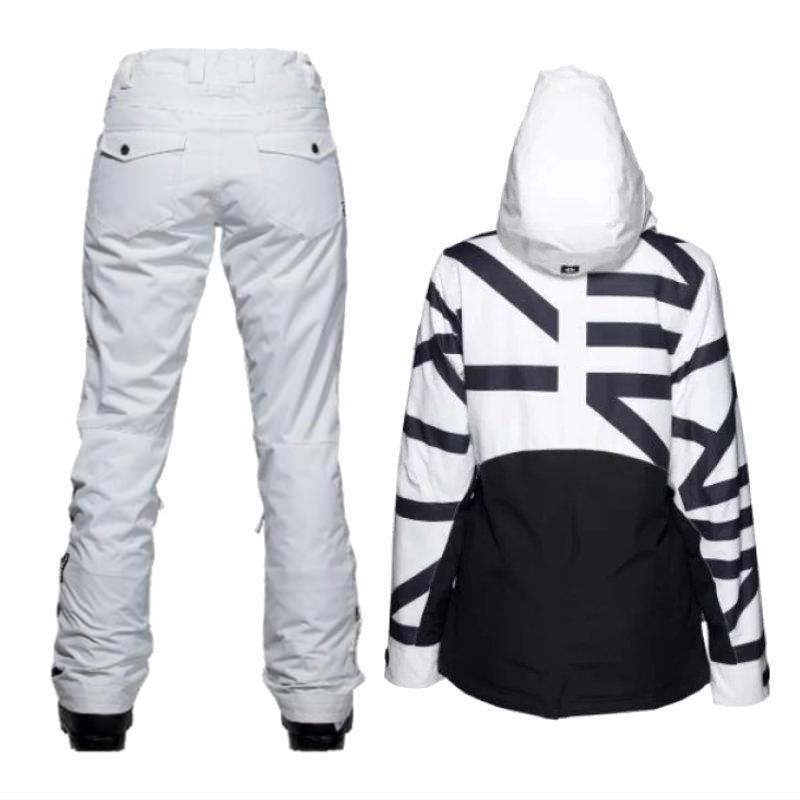 NIKITA（ニキータ） 【スノボウェア上下セット】NIKITA レディース