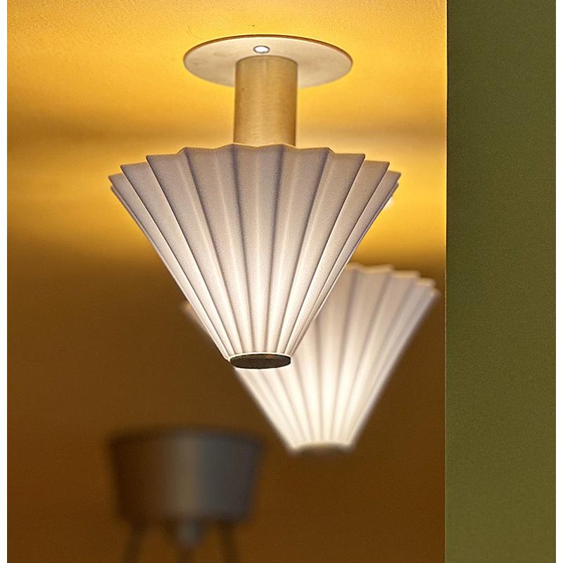 【9/28までお値下げ中】 reimi オクタゴン　壁掛け鏡　白毛　タッセル付 ORIGAMI LAMP BRACKET オリガミ ブラケットライト ウォールライト