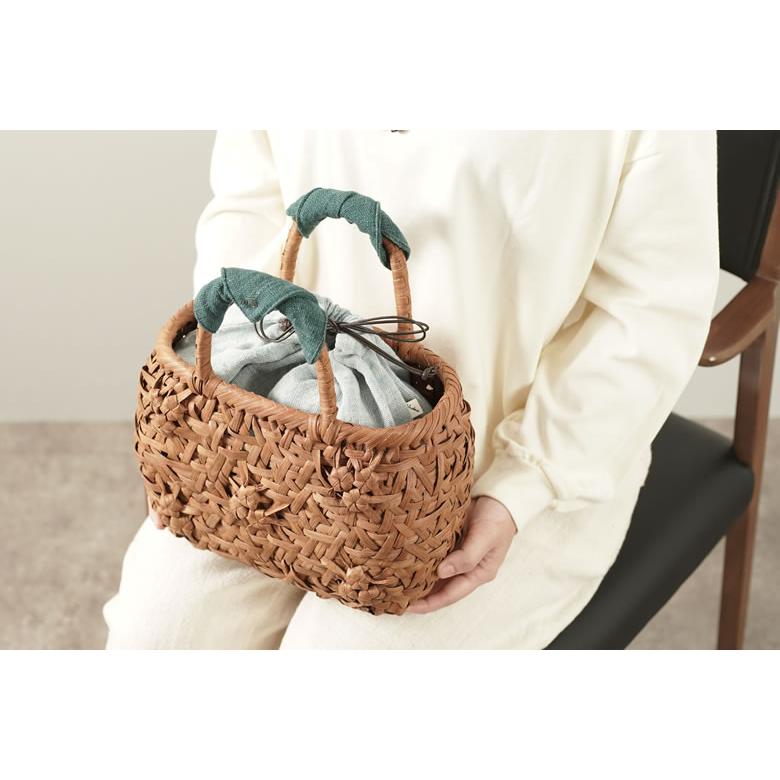 かごバッグ かごバッグ 山葡萄かごバッグ(W28xD13xH20cm tsunagu-025手紡ぎ草木染の手織り布を使用した巾着セット ハンドルカバーの特典付き 籠バッグ 送料無料 : sima1142 : 想いを繋ぐ百貨店 TSUNAGU - 通販 - Yahoo!ショッピング かごバッグ かごバッグ 山葡萄かごバッグ(W28xD13xH20cm tsunagu-025手紡ぎ草木染の手織り布を使用した巾着セット ハンドルカバーの特典付き 籠バッグ 送料無料 : sima1142 : 想いを繋ぐ百貨店 TSUNAGU - 通販 - Yahoo!ショッピング