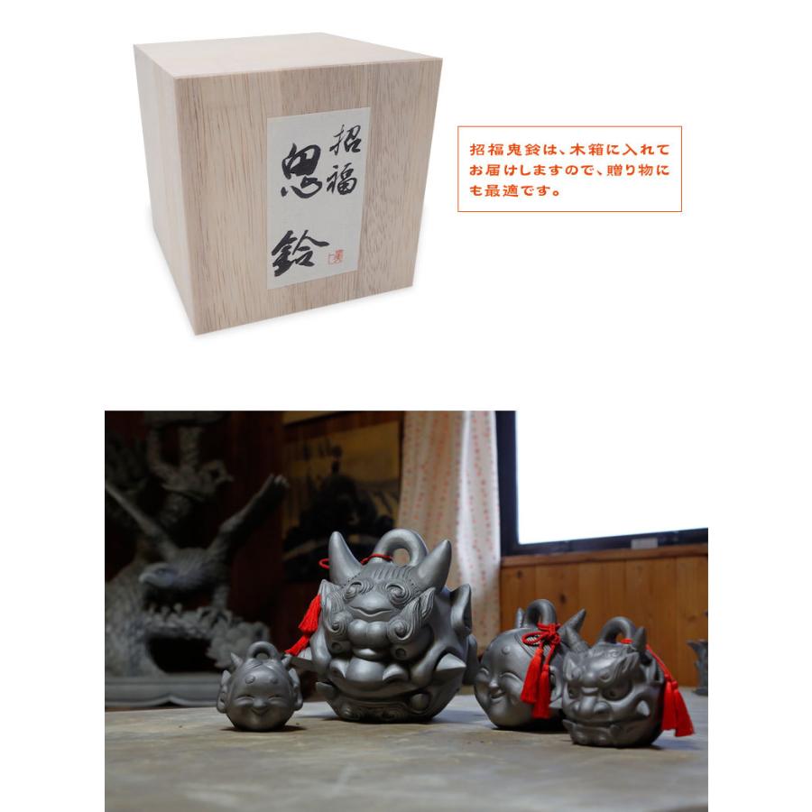 招福 鬼鈴 世界遺産姫路城 鯱瓦の鬼師が1点1点作る 縁起物 中/飾り紐 座布団 瓦板付き 厄除け 開運 魔除け 光洋製瓦 KOYO IBUSHIの画像
