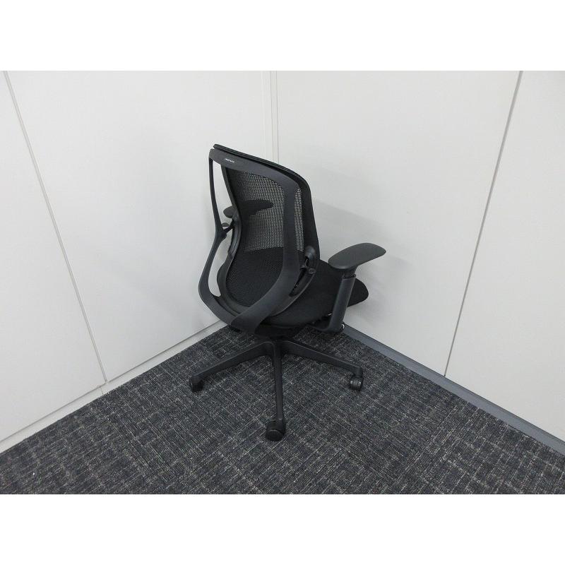 at　オカムラ　シルフィーチェア　ローバック　固定肘　前傾機能　メッシュ　中古品 中古】シルフィーメッシュ オカムラ/okamura 肘付ローバック