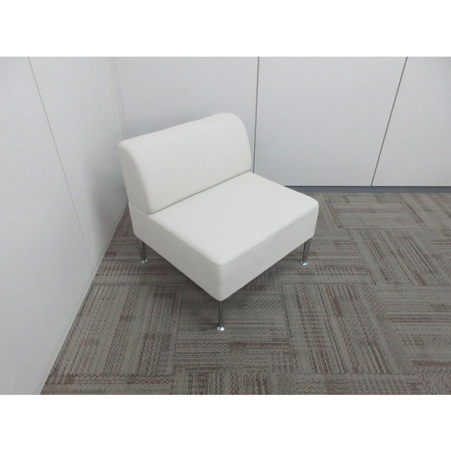 美品　オカムラ　アルトリビングソファ　本体：布張り　4本脚　カラー：ライトベージュ_5