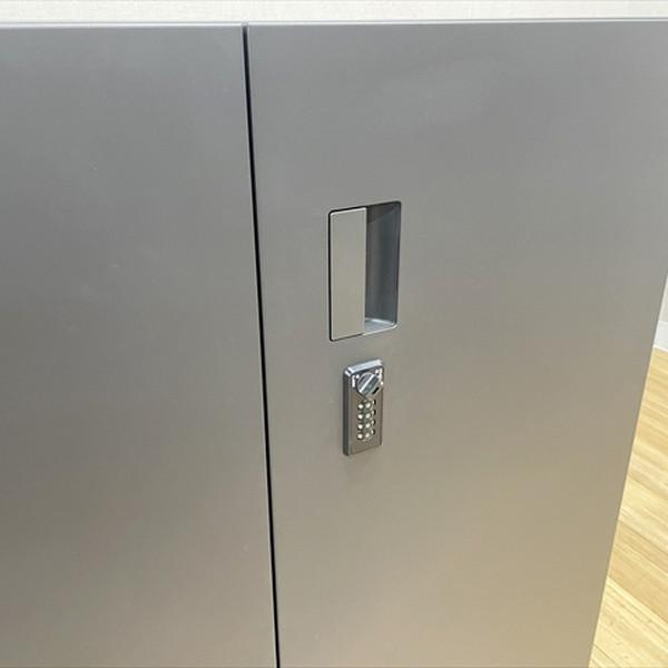 イトーキ 両開き書庫 エスキャビネット ダイヤル式 鍵作成不可 W900 H1100 スチールキャビネット ブラック 中古 CR-880849Bの画像