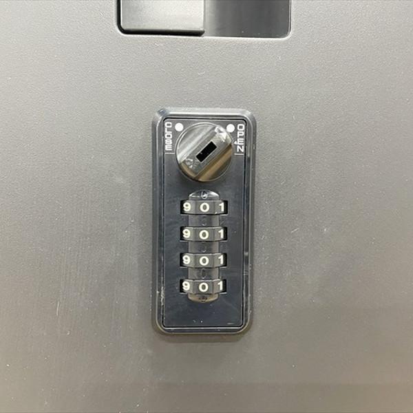 イトーキ 両開き書庫 エスキャビネット ダイヤル式 鍵作成不可 W900 H1100 スチールキャビネット ブラック 中古 CR-880849Bの画像