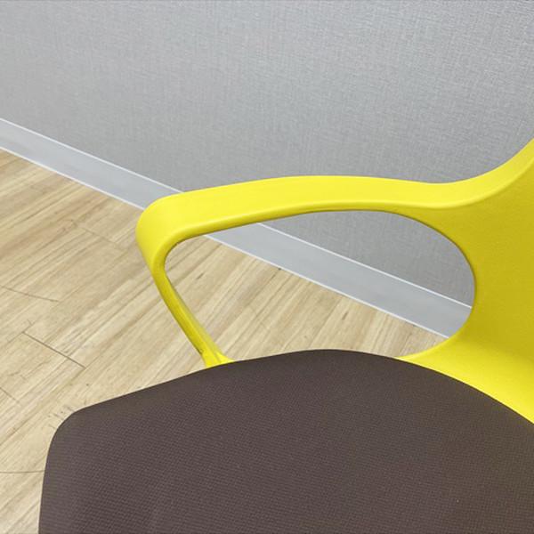 関家具 ポゴチェア 肘付 オフィスチェア イエロー ココア 中古 IO 