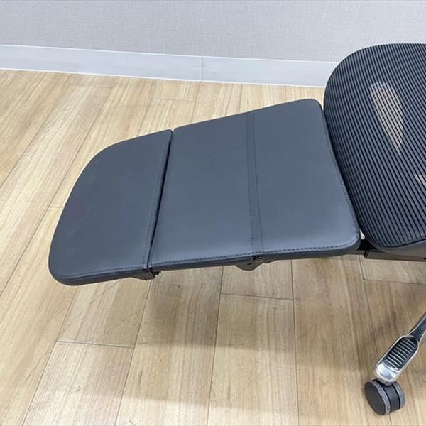 レヴォリアチェア ヘッドレスト ハンガー ランバーサポート フットレスト付 肘付 オフィスチェア デスクチェア ブラック 中古 IO-881054Bの画像