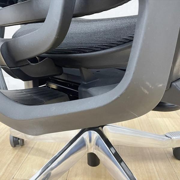 レヴォリアチェア ヘッドレスト ハンガー ランバーサポート フットレスト付 肘付 オフィスチェア デスクチェア ブラック 中古 IO-881054Bの画像