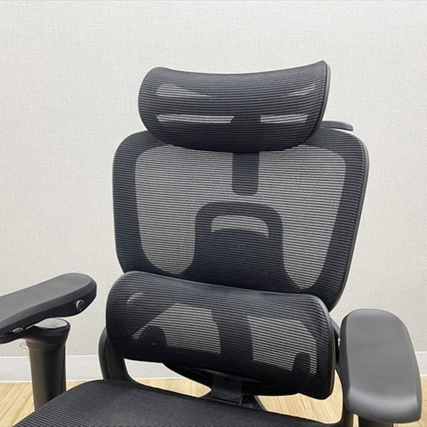 レヴォリアチェア ヘッドレスト ハンガー ランバーサポート フットレスト付 肘付 オフィスチェア デスクチェア ブラック 中古 IO-881054Bの画像