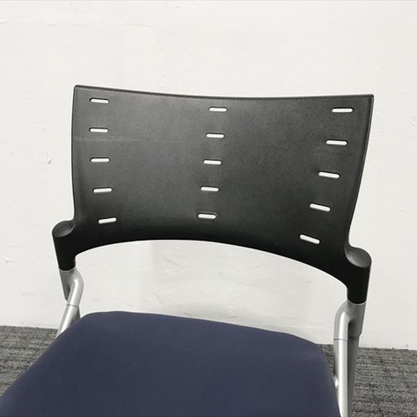 スタッキングチェア 肘無 マノス キャスター付 イトーキ ブルー 中古 IS-873245Bの画像
