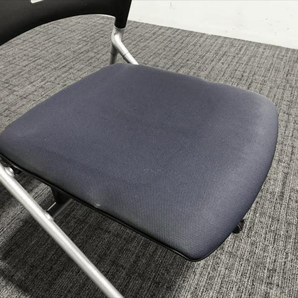 スタッキングチェア 肘無 マノス キャスター付 イトーキ ブルー 中古 IS-873245Bの画像