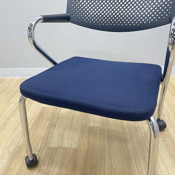 vitra. スタッキングチェア 肘付 ビザロール2 キャスター付 会議