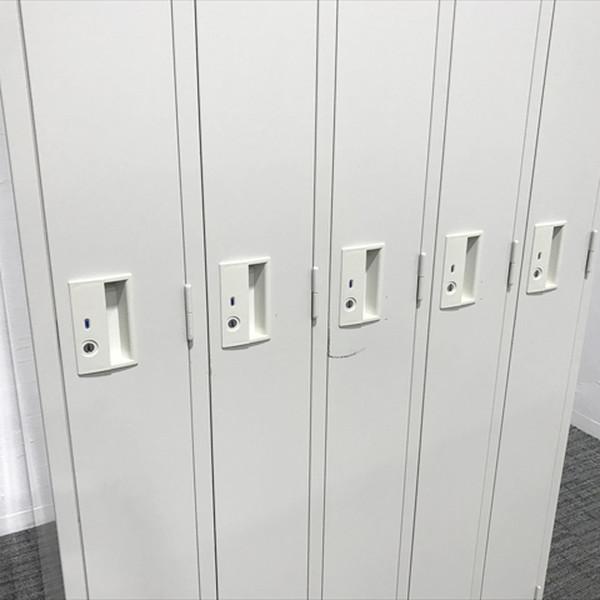 5人用ロッカー シリンダー錠付き シンプルロッカー チトセ ホワイト 中古 LK-875617Bの画像