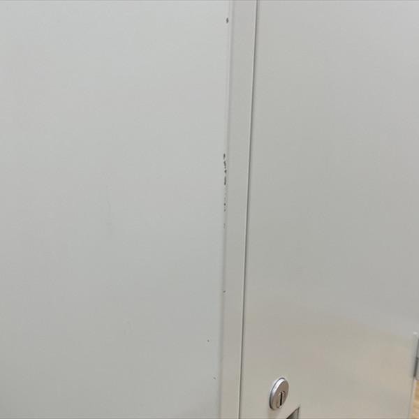 コクヨ ロッカー 1人用 鍵付き LK型 更衣ロッカー グレー 中古 LK-880784Bの画像