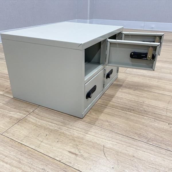 EIKO 貴重品ロッカー 4人用 2列2段 LK-30 鍵付き ダイヤル錠 エーコー グレー 中古 LV-880170Bの画像