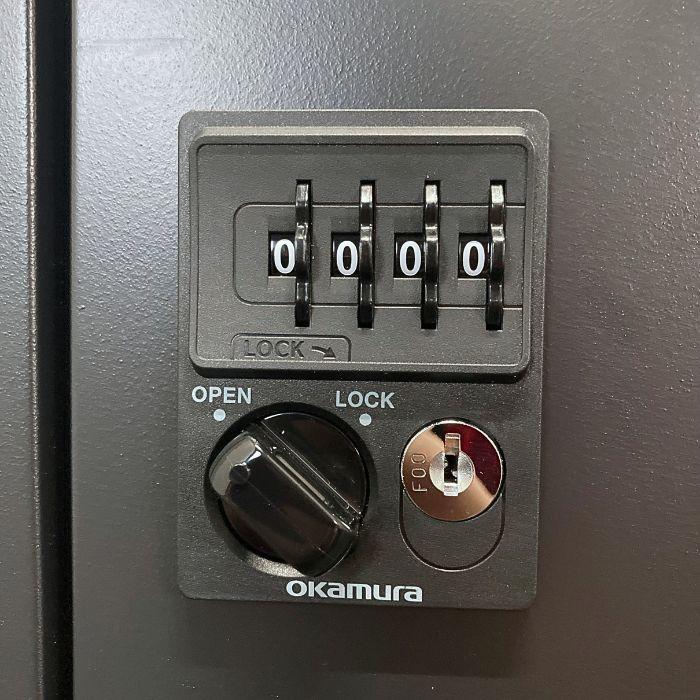 オカムラ モバイル機器保管庫シリーズ モバイルロッカ［2列6段12庫］ 4ZY1EW ZK25 W900×D450×H1115 天板プライズウッドミディアム本体ブラック 2022年製 中古_7