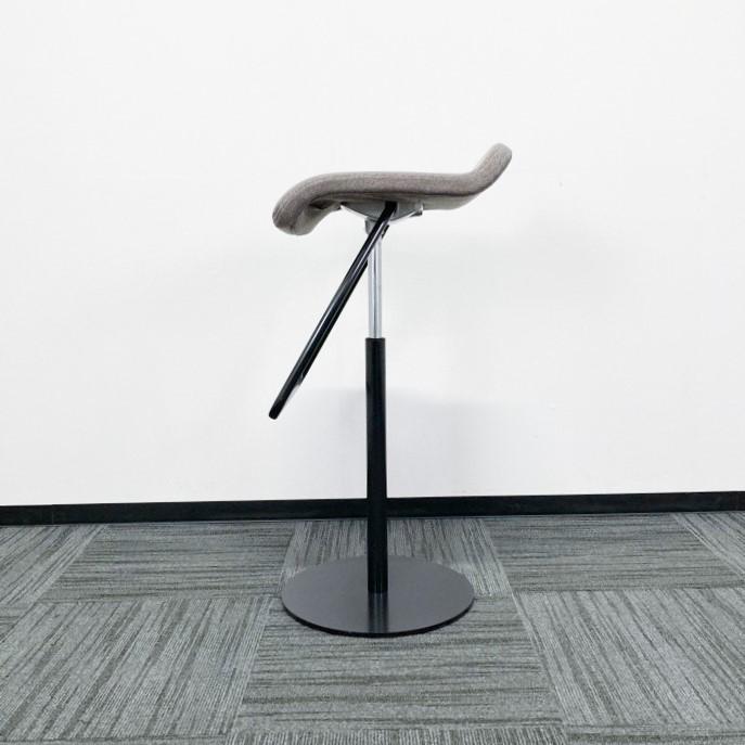 2018年製　オカムラ　メルチェ　カウンターチェア　昇降　回転　木目　ハイチェア 2018年製 オカムラ メルチェ カウンターチェア 昇降 回転 木目 ハイチェア