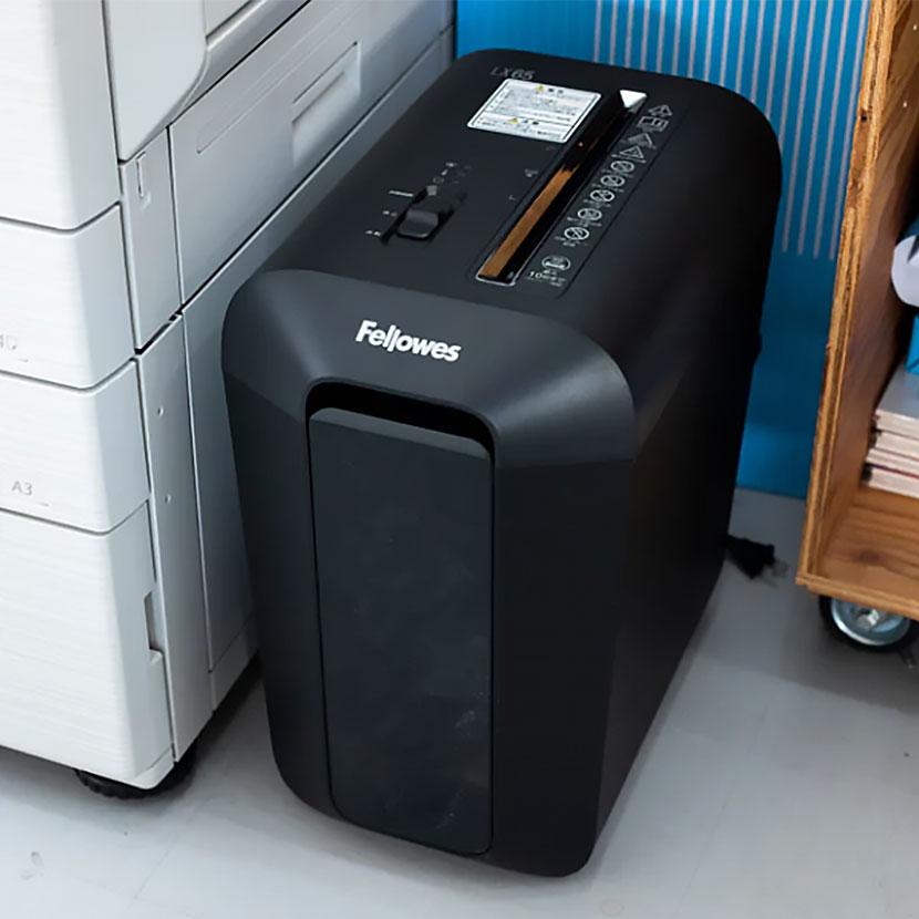 Fellowes フェローズ デスクサイドシュレッダー LX65 省スペース Fellowes フェローズ デスクサイドシュレッダー LX65 省スペース