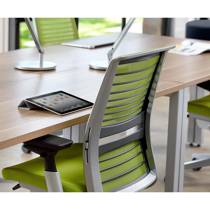 スチールケース シンク Steelcase Think オフィスチェア 座クロス張り ブラックフレーム 465A300BAM J501 5064 アジャスタブルアーム 可動ランバーサポートの画像