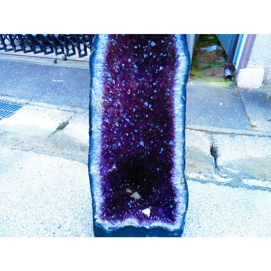 アメジストドームtr33497★超強パワー★濃い濃い超迫力★限定品ウルグアイ産★天然水晶宝石★超巨大95kg★高さ760mm_1