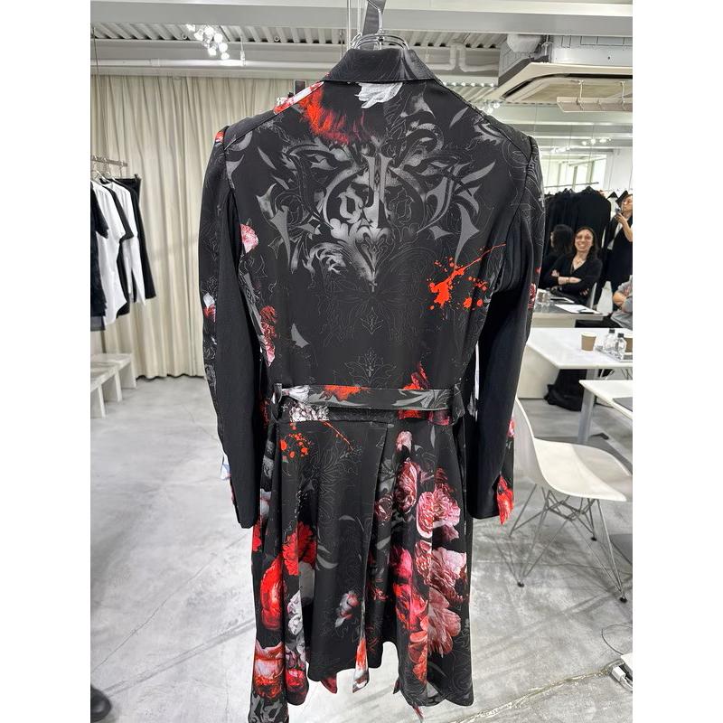 (予約品）9月末〜10月入荷予定/kiryuyrik・キリュウキリュウ/Goth Flora Suede Satin Flare Jacket/Blackの画像