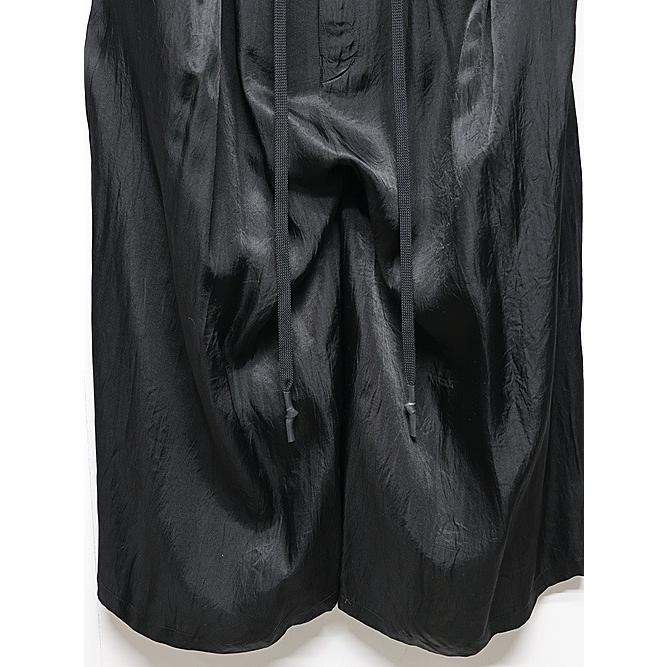 nude:masahiko maruyama ・ヌード:マサヒコマルヤマ/アセテートツイルワイドクロップドイージーパンツ/Black | nude:masahiko maruyama | 04