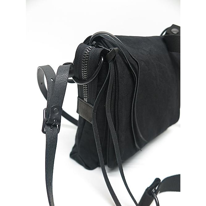 8-9-the-viridi-anne-shoulder-bag-black-vi-3680-09