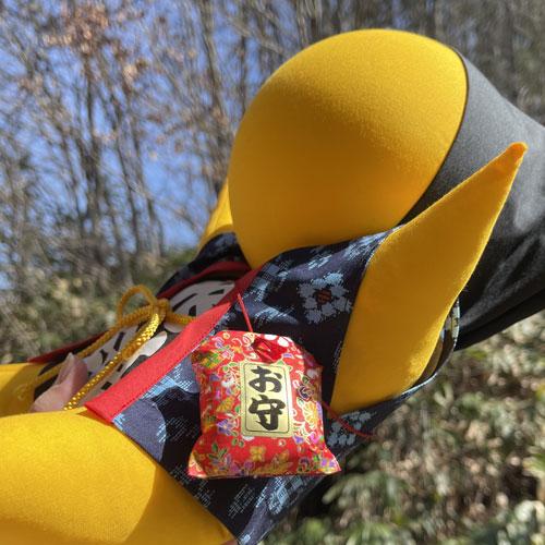 大きい さるぼぼ 金運 開運 宝くじ お守り 1個 黄色 イエロー