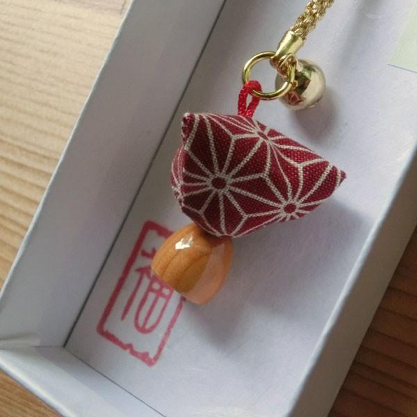 送料無料 化粧箱入り 子宝 安産 夫婦円満 無病息災 婚活 妊活のお守り 福お守り 願いかなえる 開運 福さるぼぼ 麻柄 赤 ストラップ キーホルダー Sarubobo 405 飛騨高山おはなもあな 通販 Yahoo ショッピング