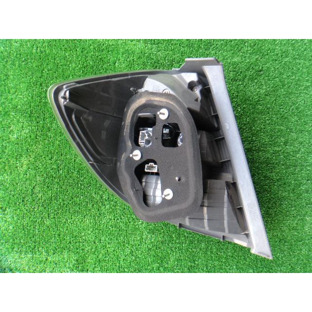フィット DAA-GP1 右テールランプ 33500-TF0-J71 : 大山伝宝商店