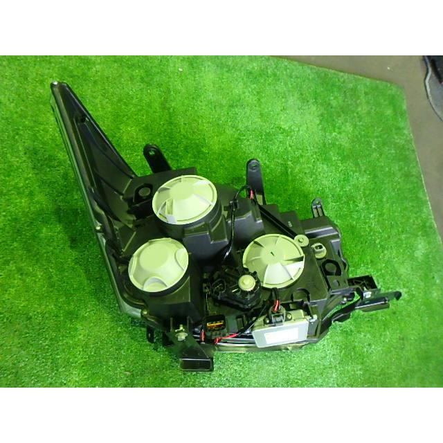 デリカD5 DBA-CV5W 左ヘッドランプASSY 8301A567(参考程度