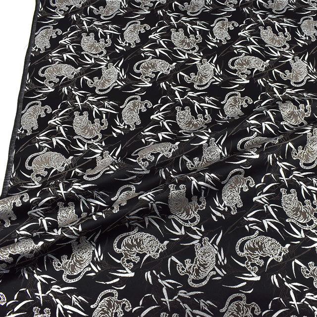 南部裂織　反物　② 金襴生地 琳派名物裂二丁 笹虎（2-9961-S） 黒銀 09Bh18_ : 新宿