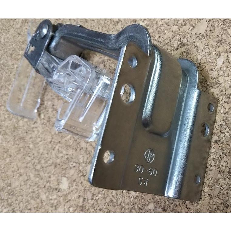 タキロン 角TRU用 軒どい受金具 TR75 30-60 5寸勾配用 ポリカ