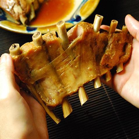 沖縄 豚肉 スペアリブ 骨付き肉 ソーキ骨の煮付 200g |  | 01