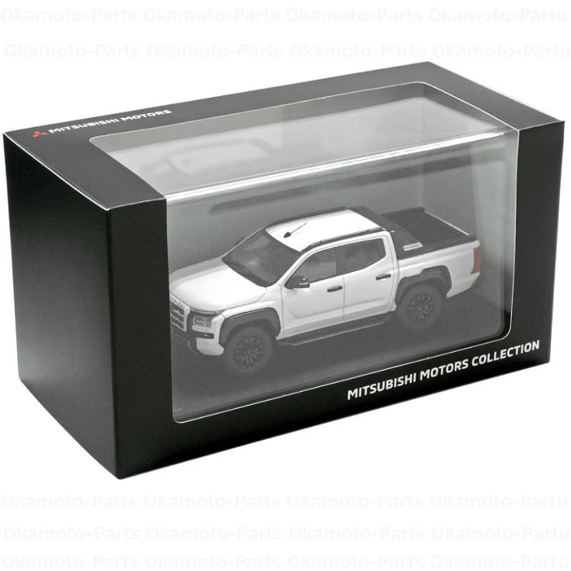 三菱 (10T)トライトン 1/43サイズモデルカー(ホワイト 三菱 (10T)トライトン 1/43サイズモデルカー(ホワイト