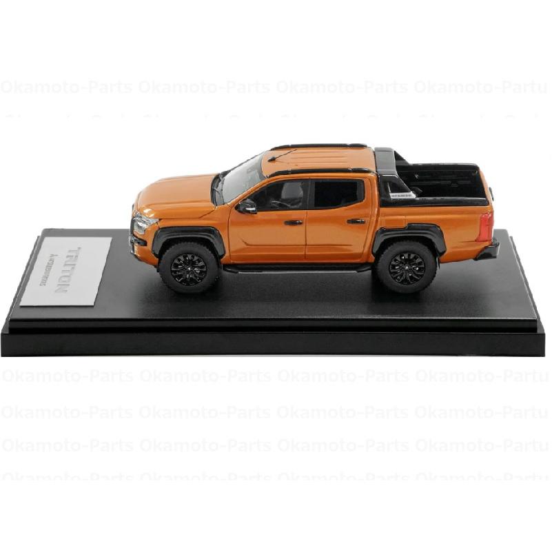 三菱 (10T)トライトン 1/43サイズモデルカー（ヤマブキ