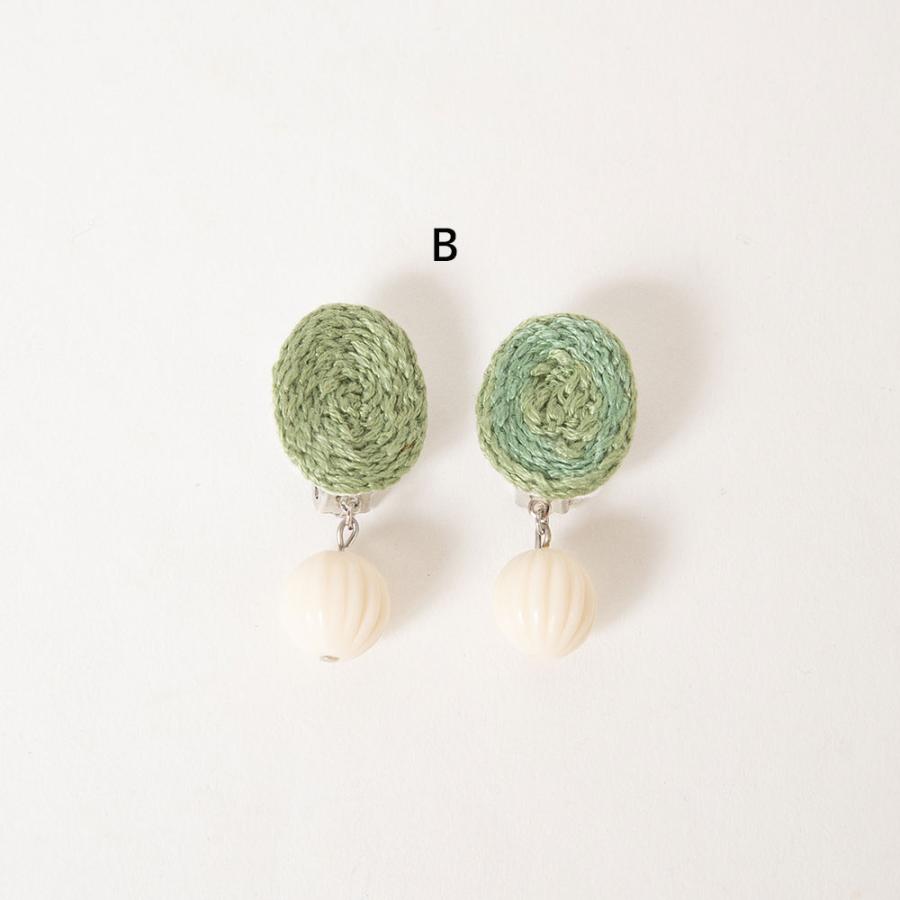 ビーズ付き 刺繍イヤリング お洒落なデザインのアクセサリー