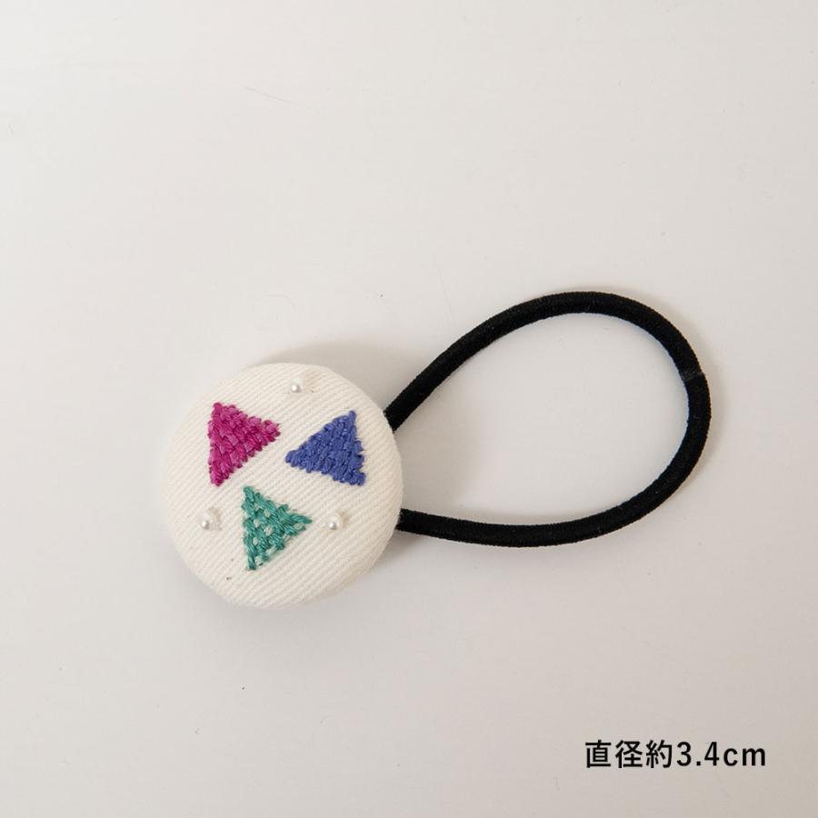 手刺繍 ヘアゴム くるみボタンに刺繍された可愛いヘアアクセサリー mia
