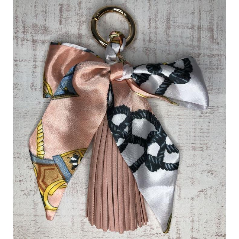 SOLD◇ ハンドメイド タッセル バッグチャーム キーホルダー アリス 蝶