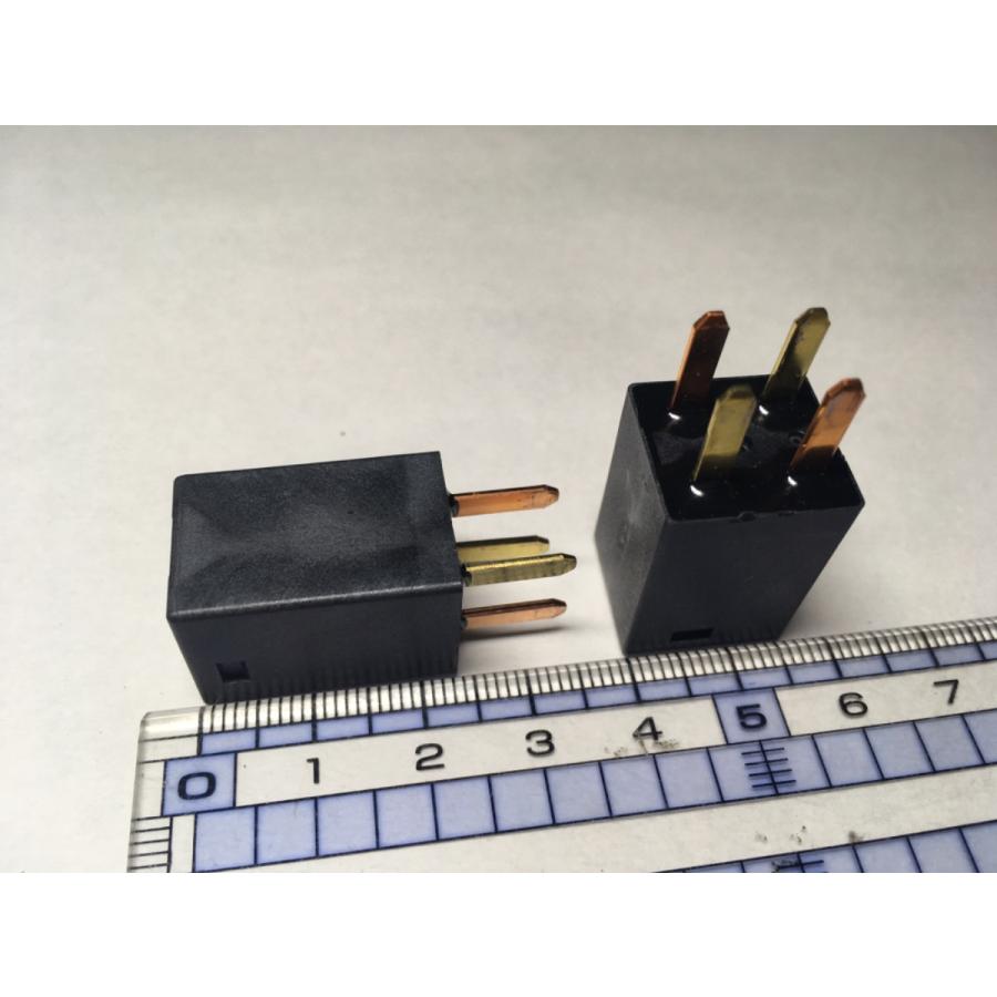 オムロン リレー 2個 12V 未テスト ミツビシ 車から 純正 オムロン リレー 2個 12V 未テスト ミツビシ 車から 純正
