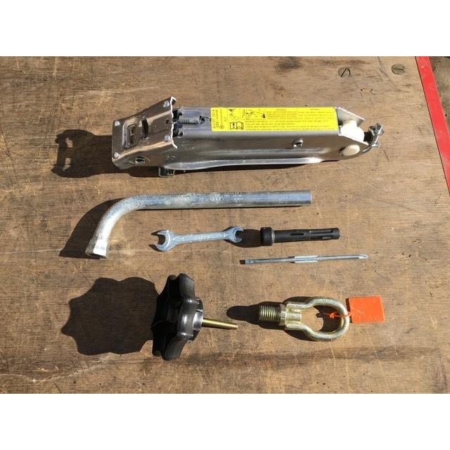 スペアタイヤ 車載 工具 205/55ZR16 GOLF ゴルフ VW Pilot HX 残溝8mm