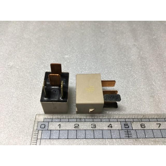 デンソー リレー 2個 12V 未テスト スバル 車から 純正 DENS 156700