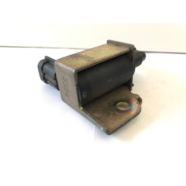 バキューム スイッチング バルブ MRワゴン MF21S スズキ 純正