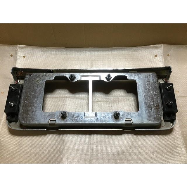 メッキ。 リア ガーニッシュ メッキ セドリック QJY31 ニッサン 純正 79850