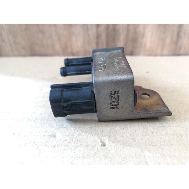 バキューム スイッチング アイドルアップ ソレノイド バルブ