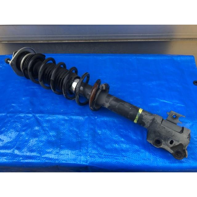 フロント ストラット 右 前 パッソ KGC30 トヨタ 48510-B1010 KYB