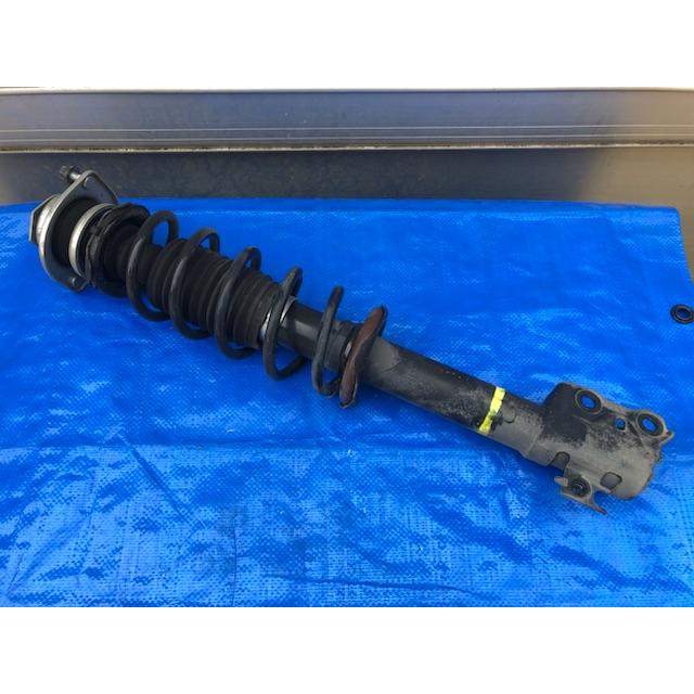 フロント ストラット 左 前 パッソ KGC30 トヨタ 48510-B1010 KYB 