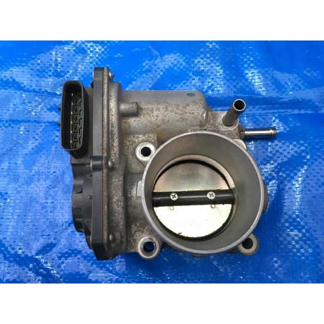 スロットル ボディ プリウス ZVW30 トヨタ 純正 2ZR-FXE 22030-37060