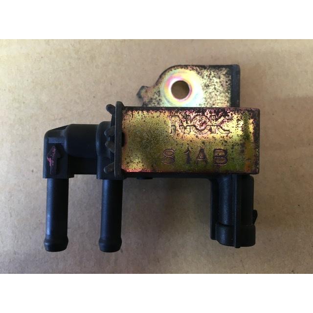 バキューム スイッチング アイドルアップ ソレノイド バルブ ワゴンR